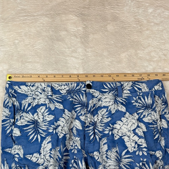 Tommy Bahama Tropical Blue and White Men's Shorts - Picture 5 of 7